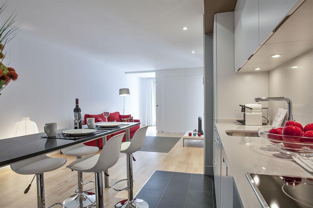 Mistral City Pool Apartments Barcelona Buitenkant foto