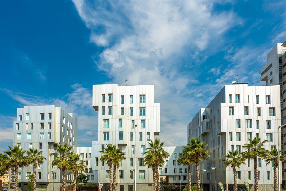 Mistral City Pool Apartments Barcelona Buitenkant foto